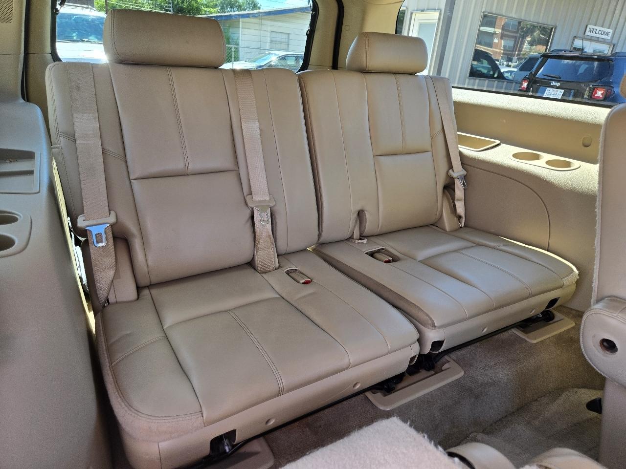 Chevrolet Suburban 2WD 4dr LT 2014