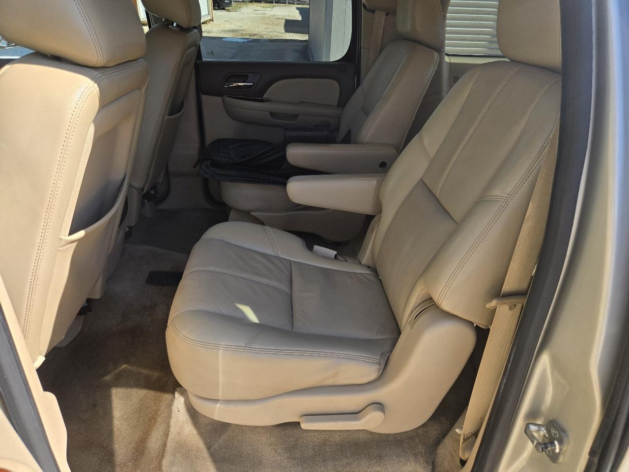 Chevrolet Suburban 2WD 4dr LT 2014