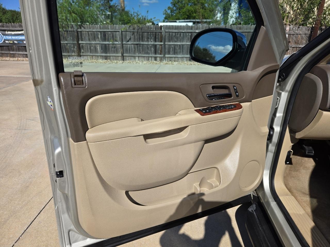 Chevrolet Suburban 2WD 4dr LT 2014