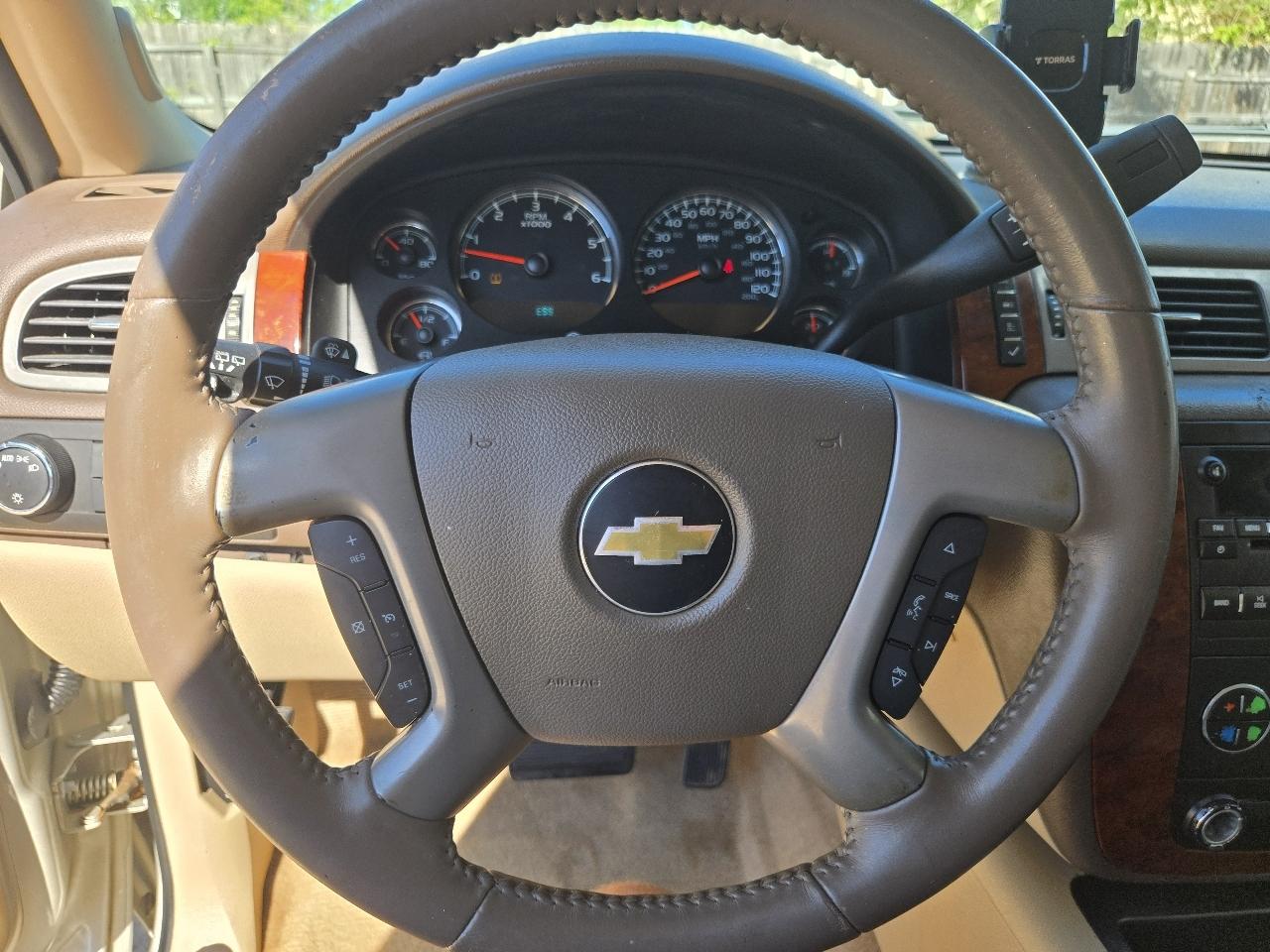 Chevrolet Suburban 2WD 4dr LT 2014
