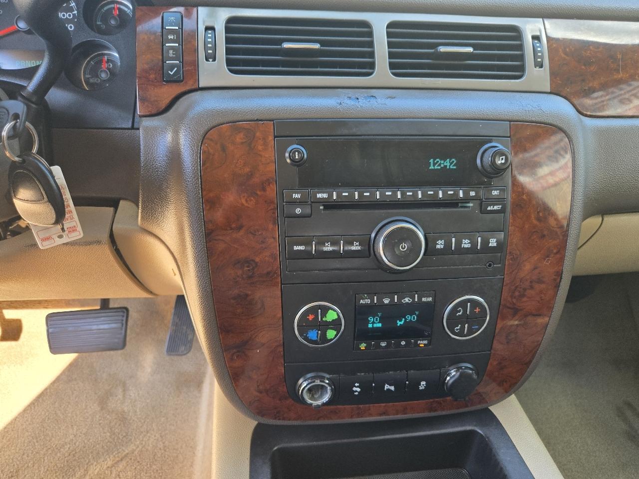 Chevrolet Suburban 2WD 4dr LT 2014