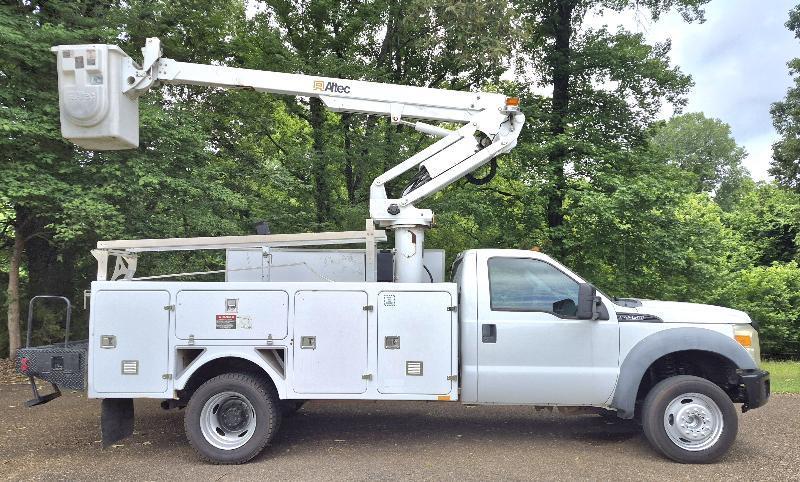 Ford F-450 SD Regular Cab DRW 2WD 2011
