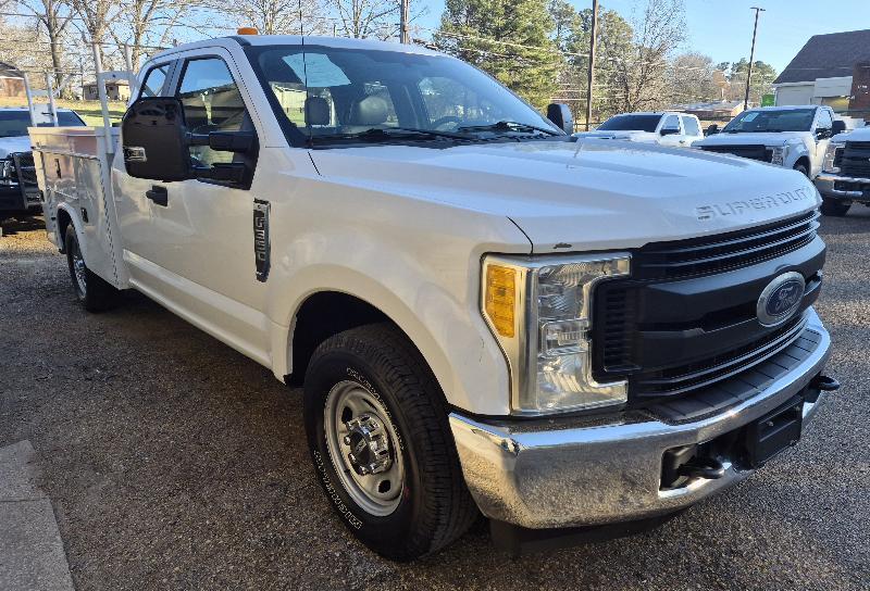 Ford F-350 SD XL SuperCab Long Bed 2WD 2017