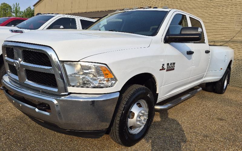 RAM 3500 Tradesman Crew Cab LWB 2WD DRW 2017