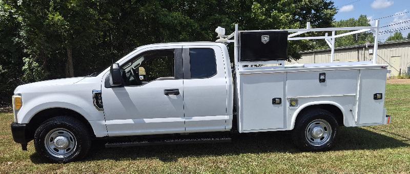 Ford F-350 SD XL SuperCab Long Bed 2WD 2017