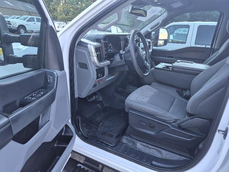 Ford F-250 SD XL Crew Cab 4WD 2023