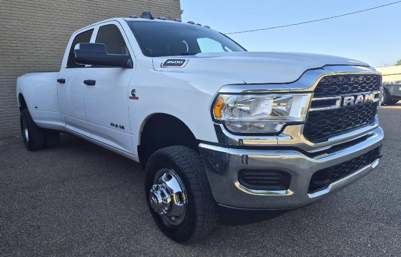 RAM 3500 Tradesman Crew Cab 4WD DRW 2022
