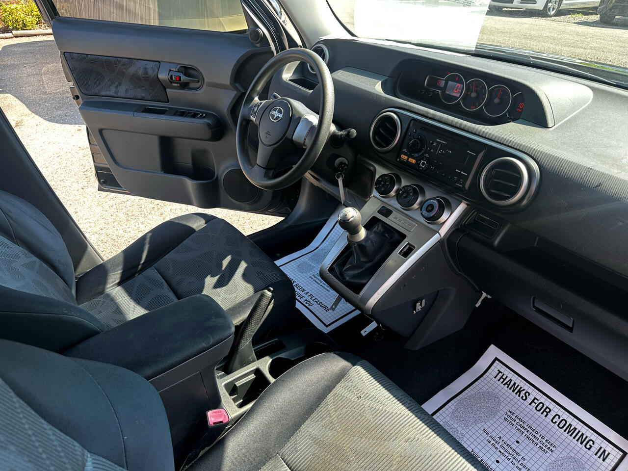 Scion xB 5-Door Wagon 5-Spd MT 2012 Scion xB 5-Door Wagon 5-Spd MT 2012