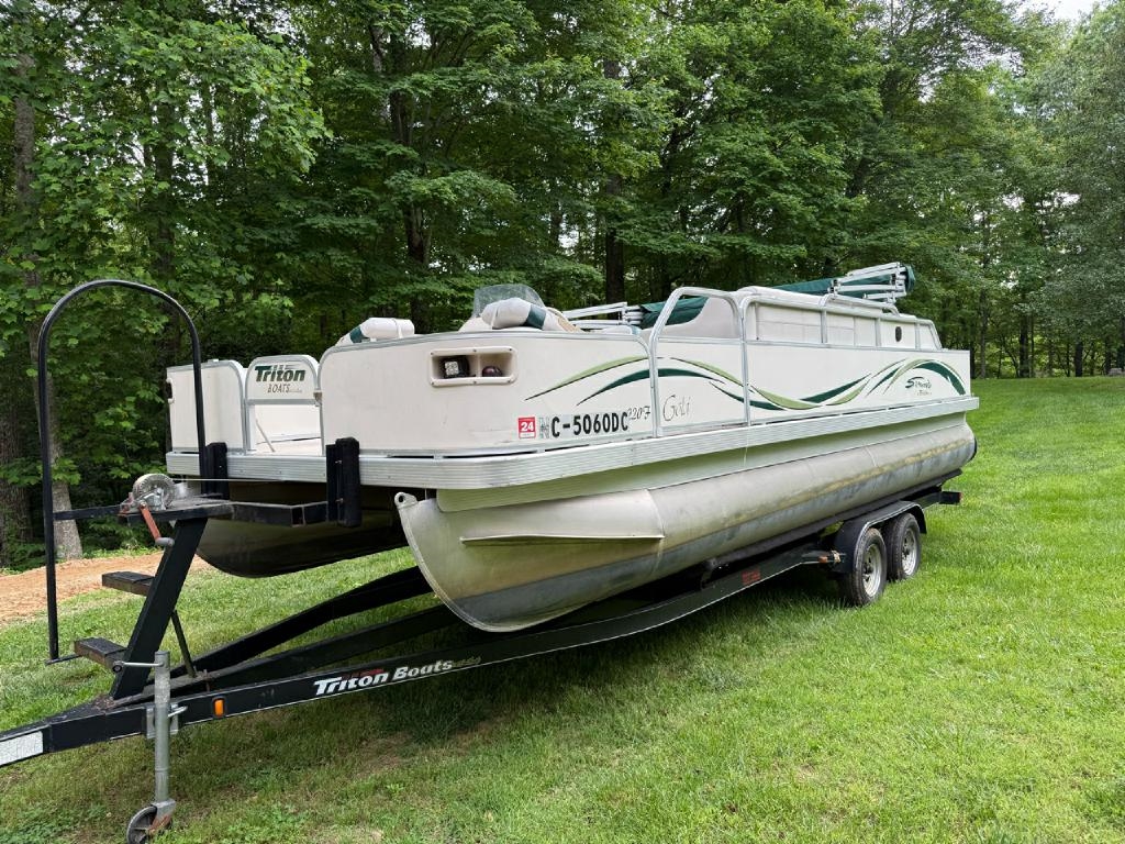 Triton Pontoon Boat  2005