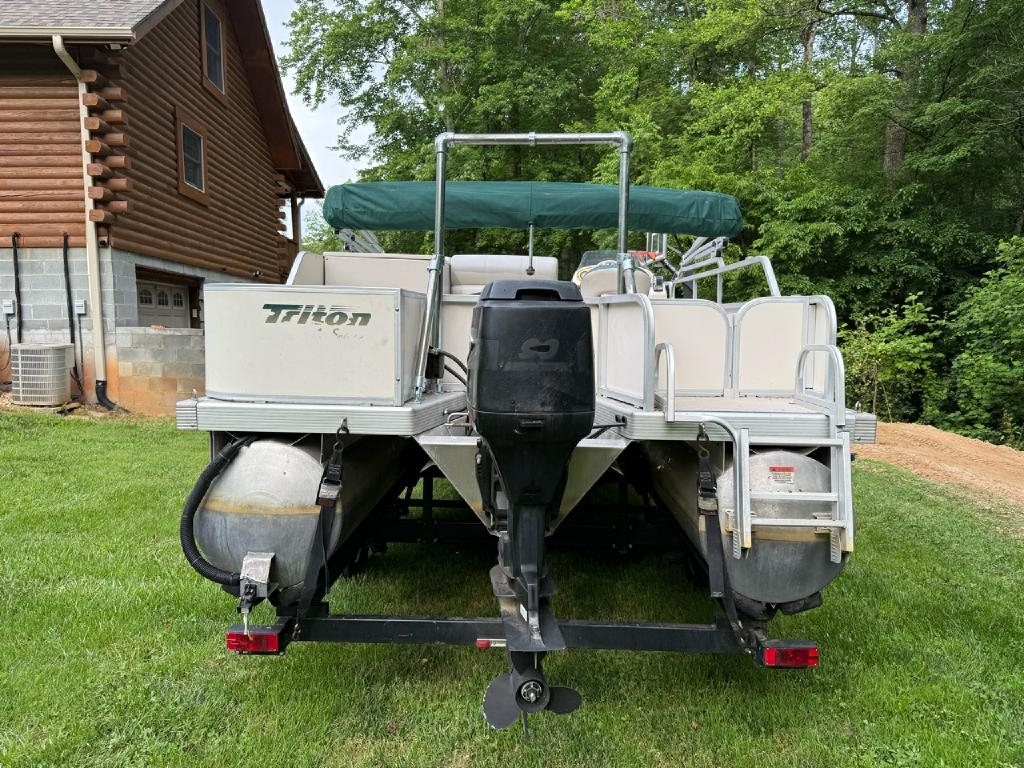 Triton Pontoon Boat  2005