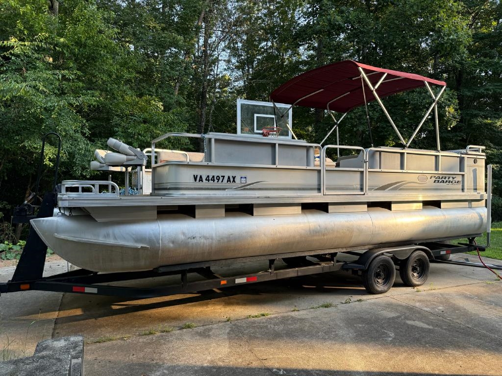 Sun Tracker Pontoon  2001