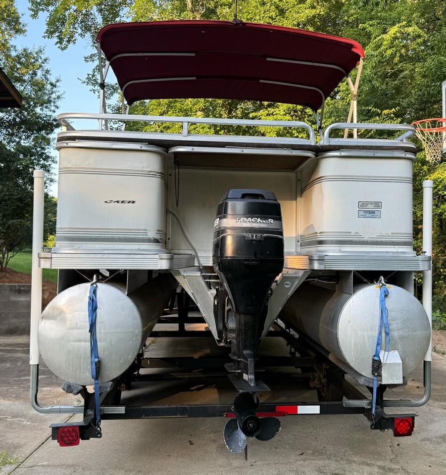 Sun Tracker Pontoon  2001
