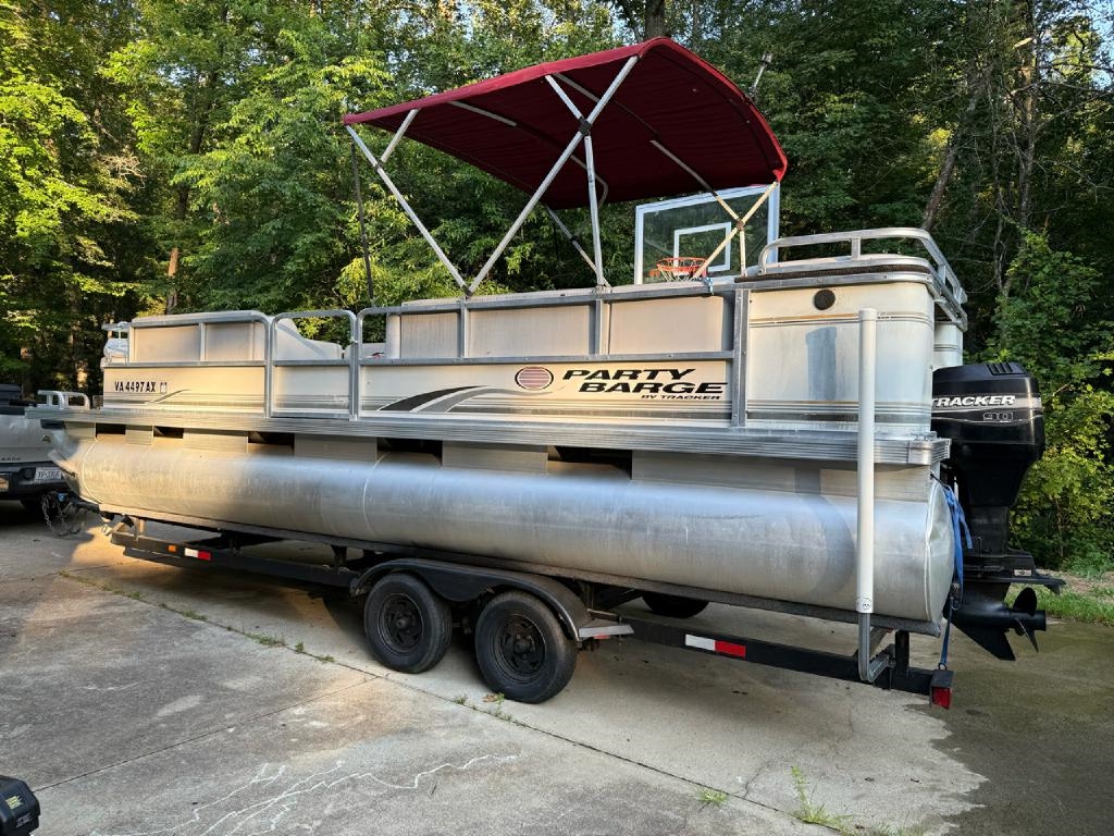 Sun Tracker Pontoon  2001