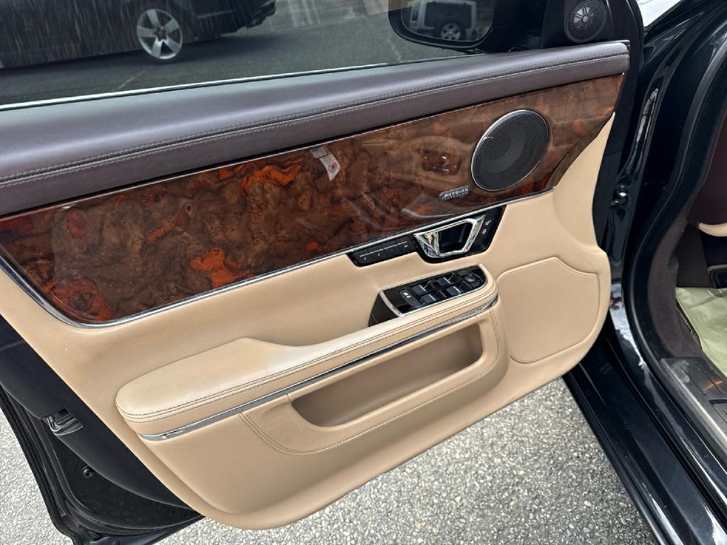 Jaguar XJ-Series XJL Portfolio 2016