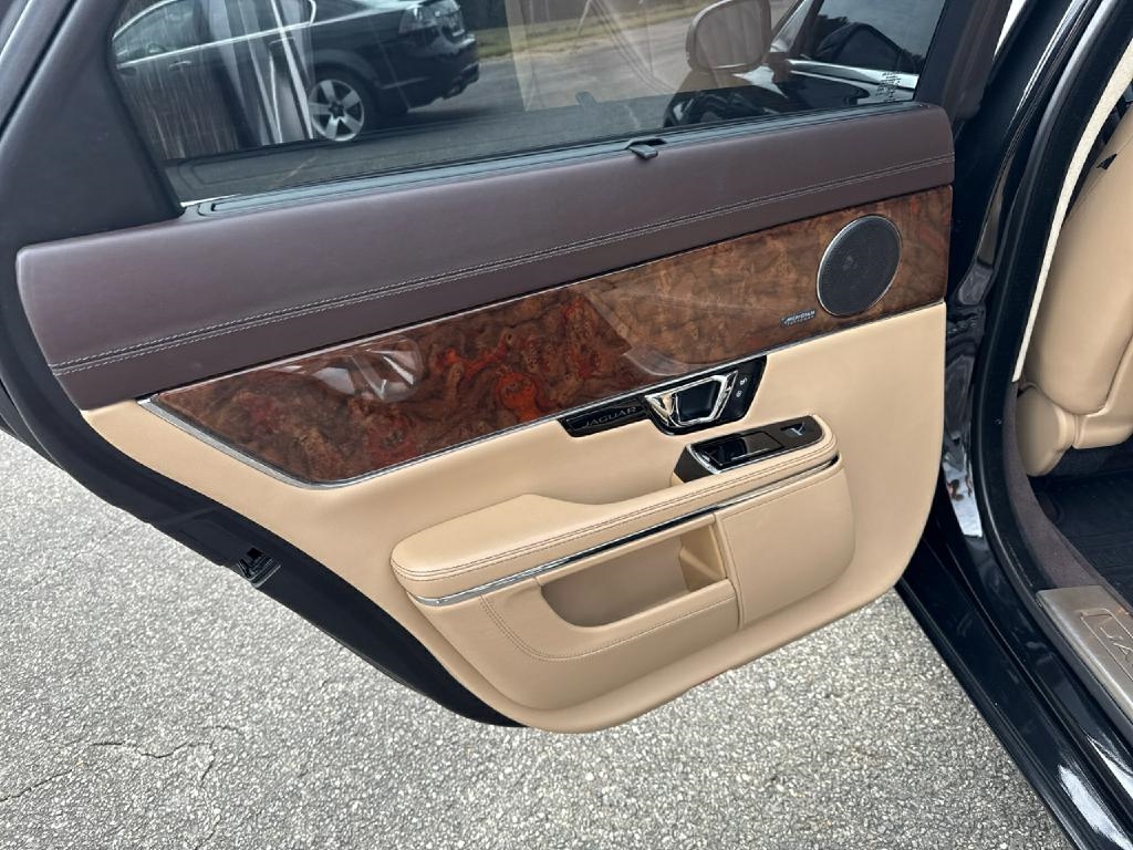 Jaguar XJ-Series XJL Portfolio 2016