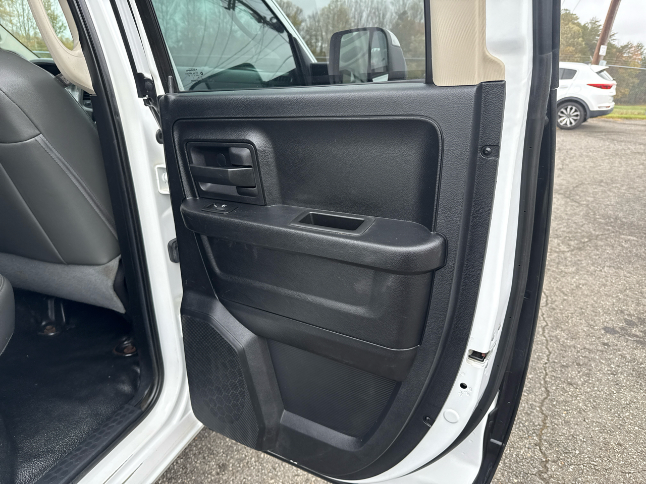 RAM 1500 ST Quad Cab 4WD 2014 RAM 1500 ST Quad Cab 4WD 2014