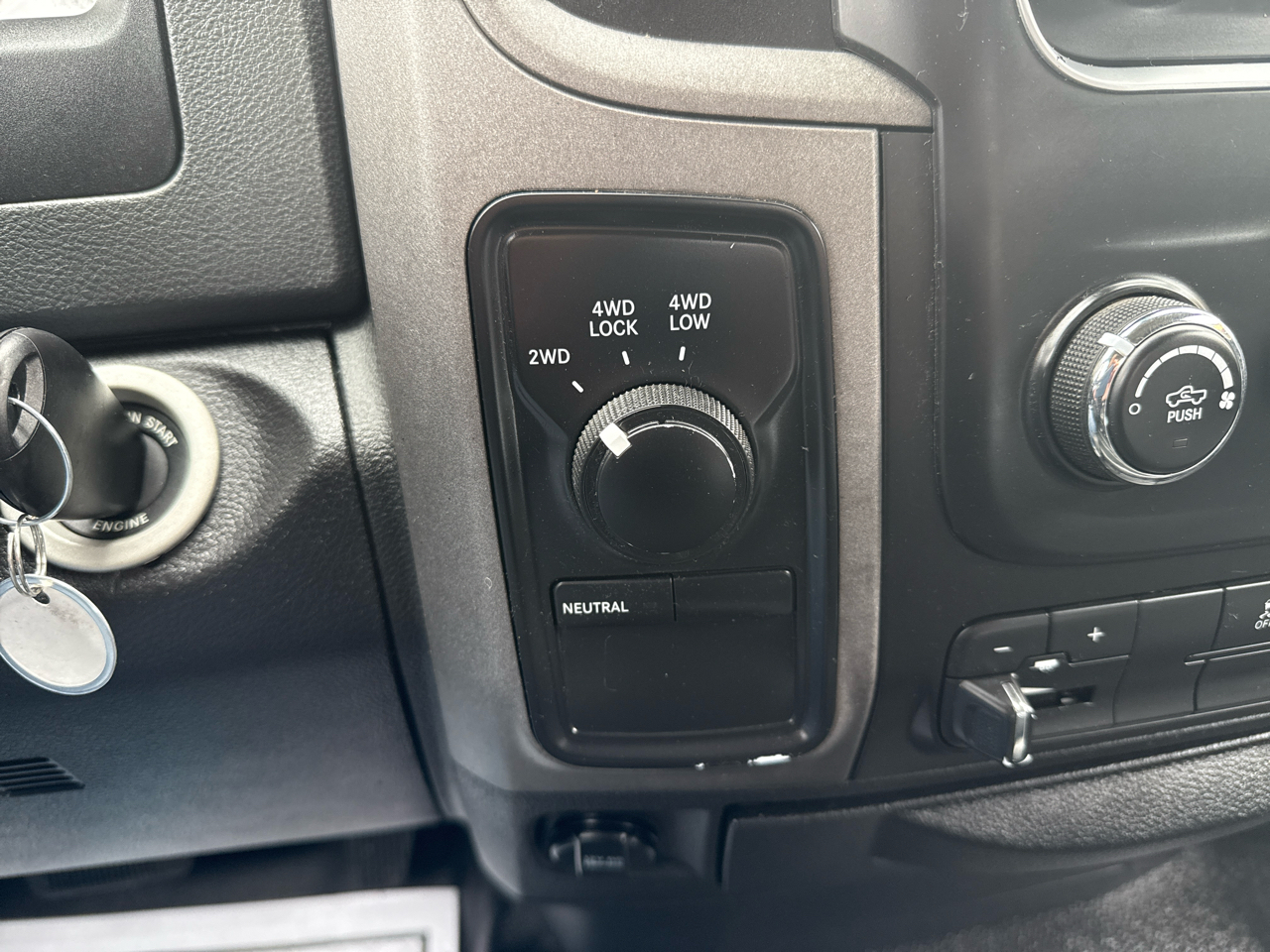 RAM 1500 ST Quad Cab 4WD 2014 RAM 1500 ST Quad Cab 4WD 2014