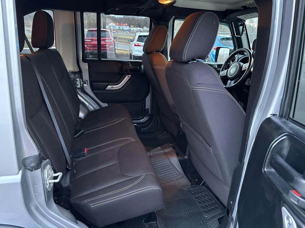 Jeep Wrangler Unlimited Sahara 4WD 2015