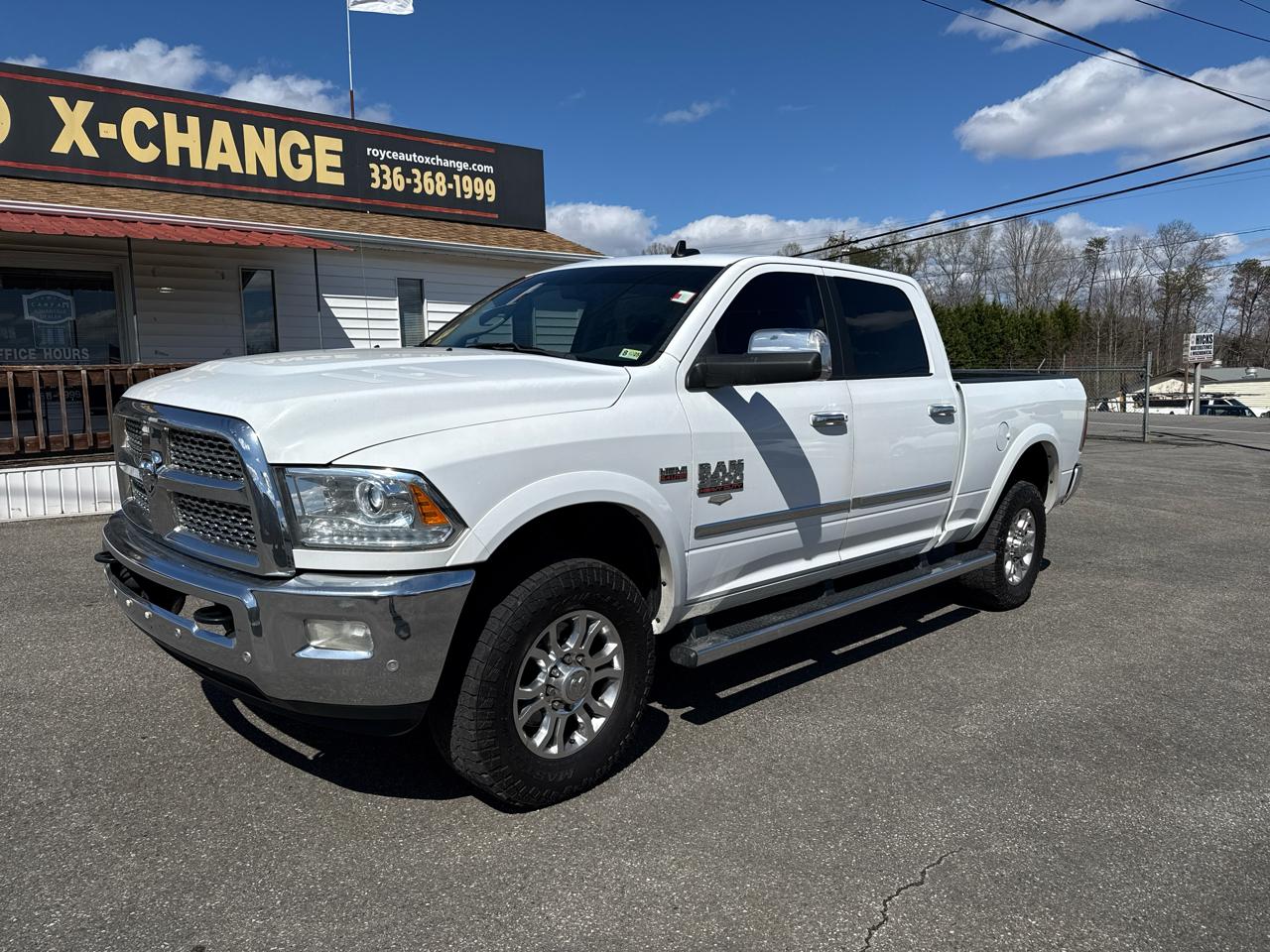 RAM 3500 Laramie 4x4 Crew Cab 6'4" Box 2017