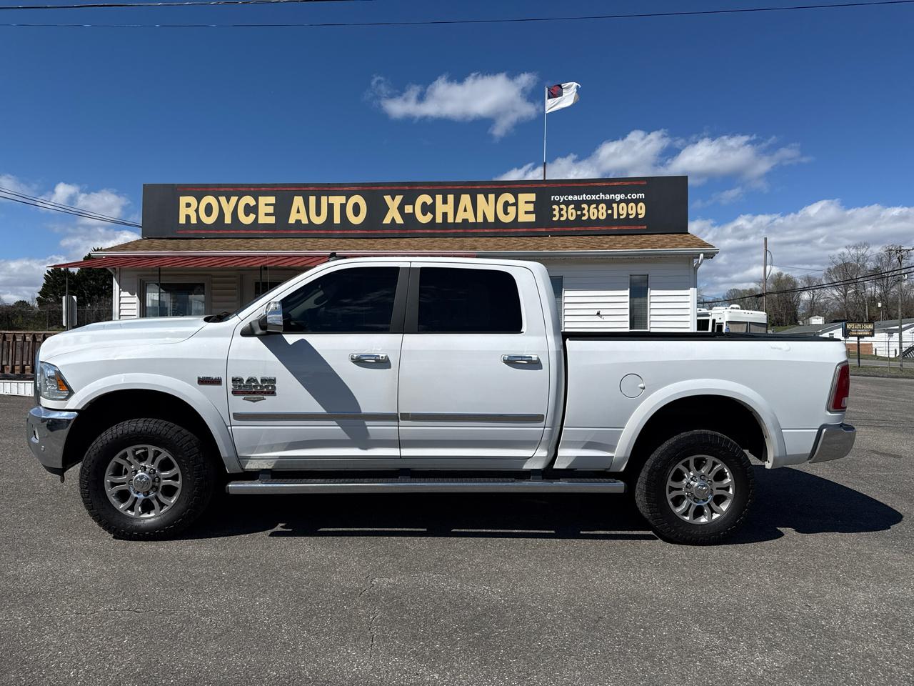 RAM 3500 Laramie 4x4 Crew Cab 6'4" Box 2017