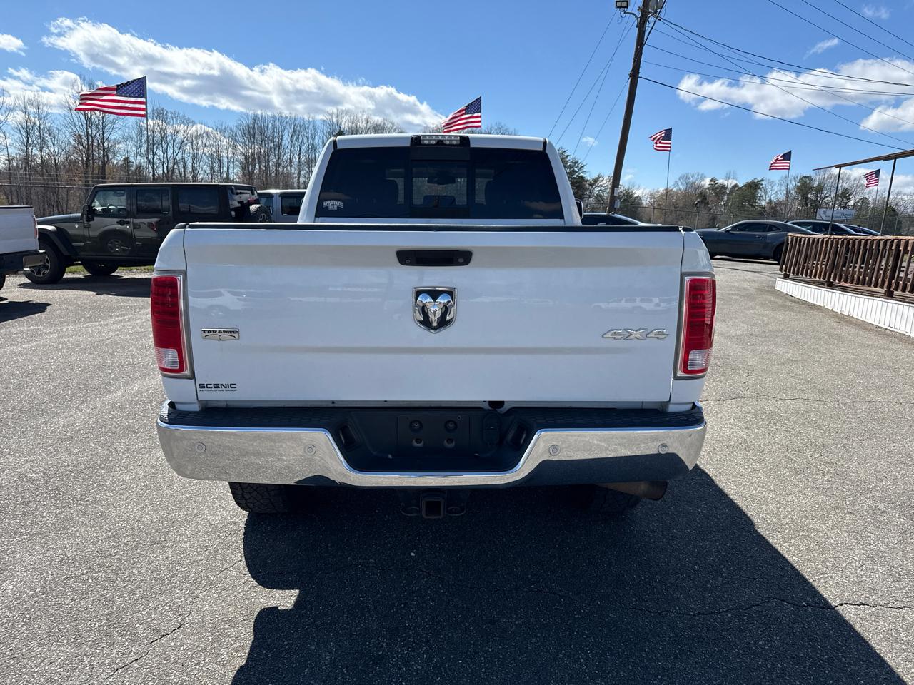 RAM 3500 Laramie 4x4 Crew Cab 6'4" Box 2017