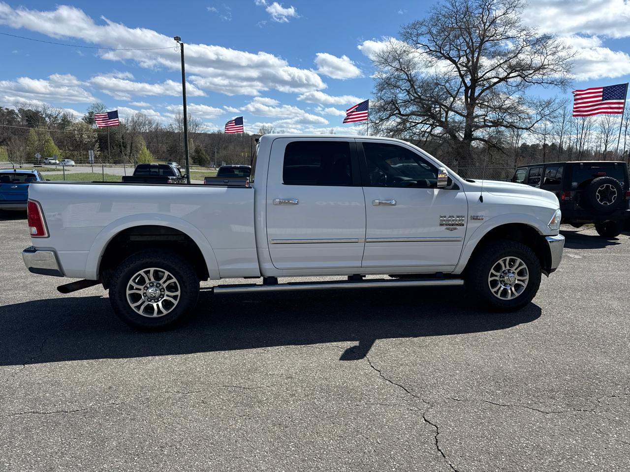 RAM 3500 Laramie 4x4 Crew Cab 6'4" Box 2017