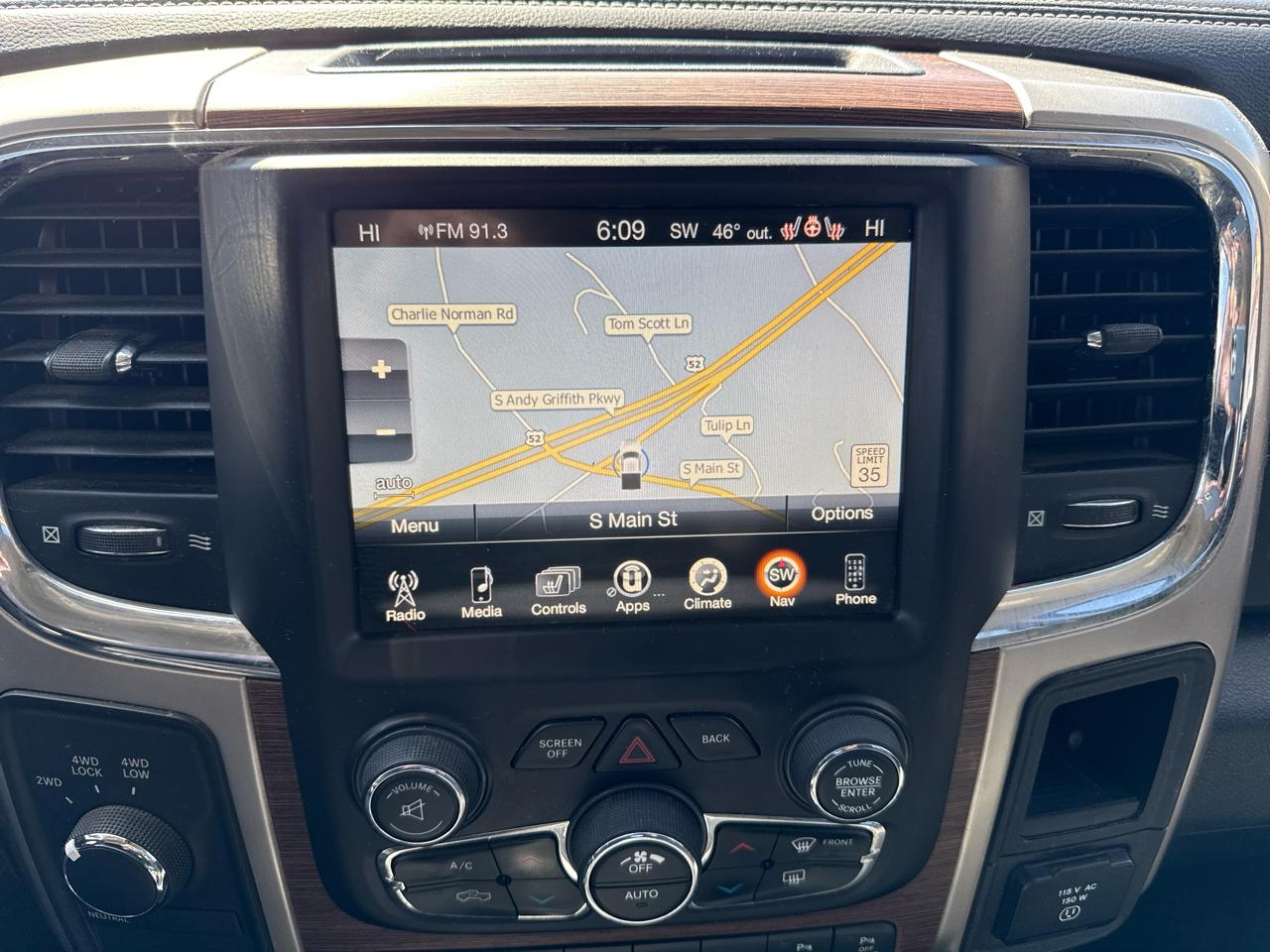 RAM 3500 Laramie 4x4 Crew Cab 6'4" Box 2017