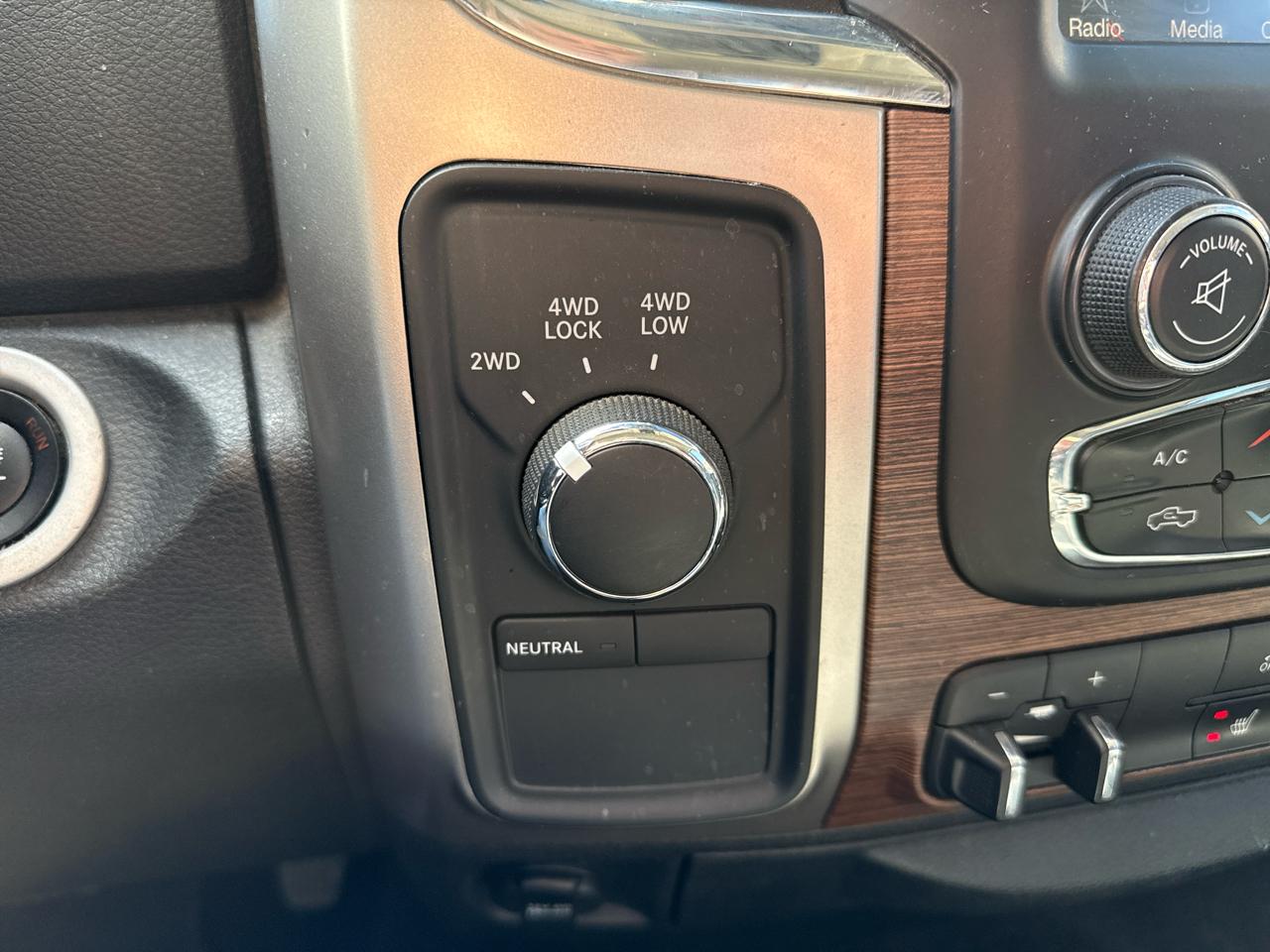 RAM 3500 Laramie 4x4 Crew Cab 6'4" Box 2017