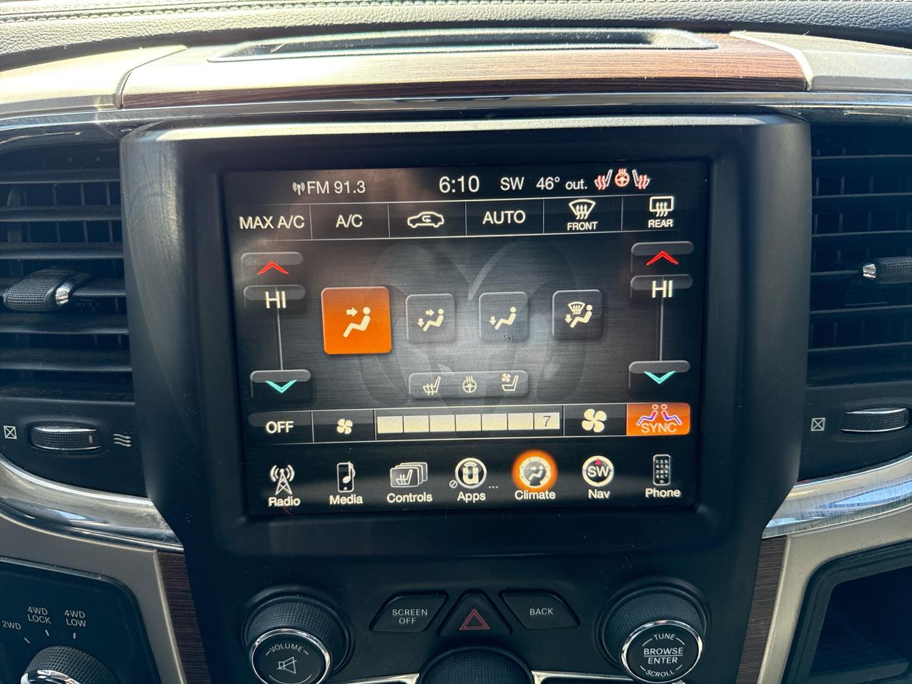 RAM 3500 Laramie 4x4 Crew Cab 6'4" Box 2017