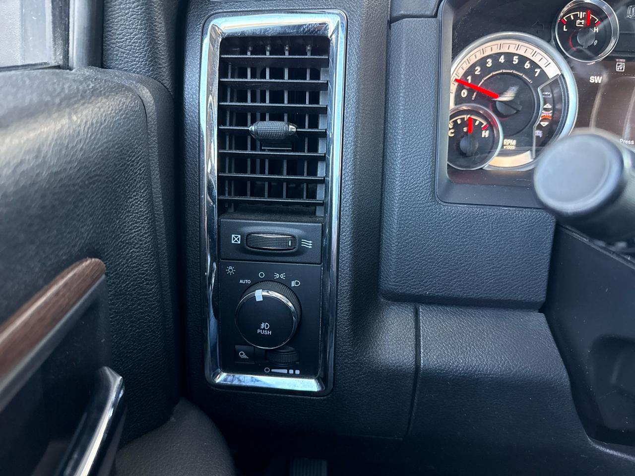 RAM 3500 Laramie 4x4 Crew Cab 6'4" Box 2017