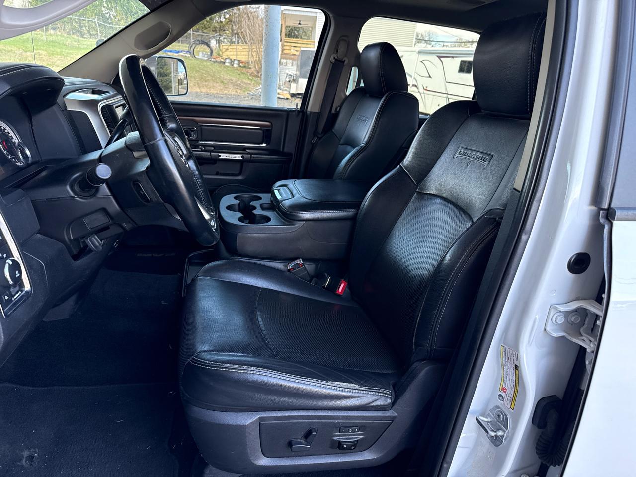 RAM 3500 Laramie 4x4 Crew Cab 6'4" Box 2017