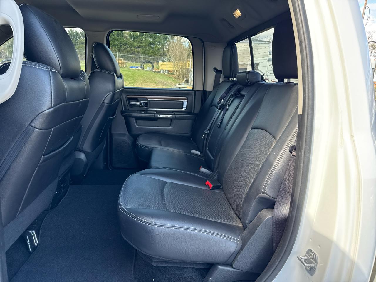 RAM 3500 Laramie 4x4 Crew Cab 6'4" Box 2017