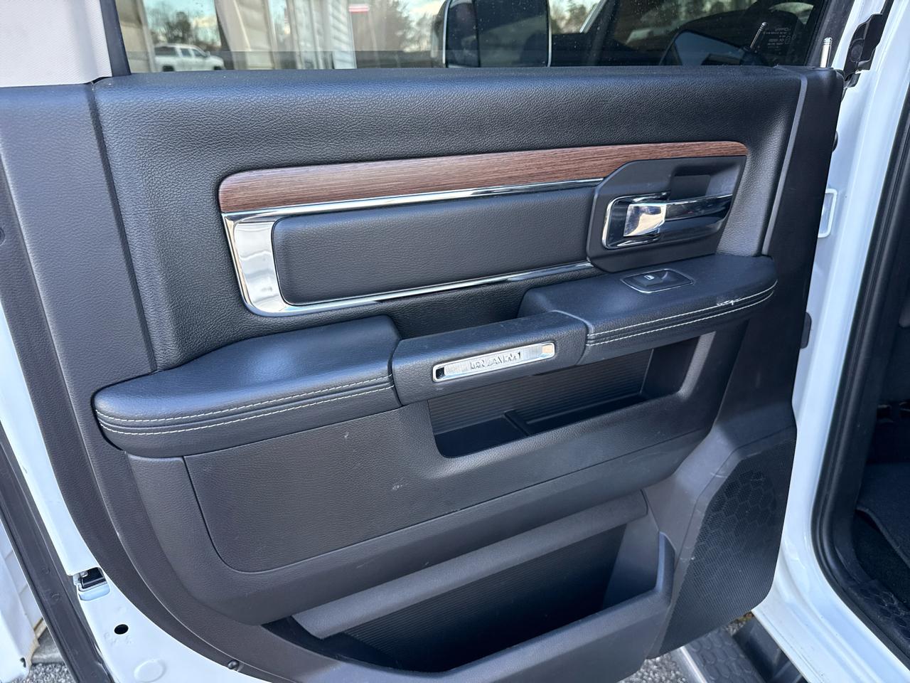 RAM 3500 Laramie 4x4 Crew Cab 6'4" Box 2017