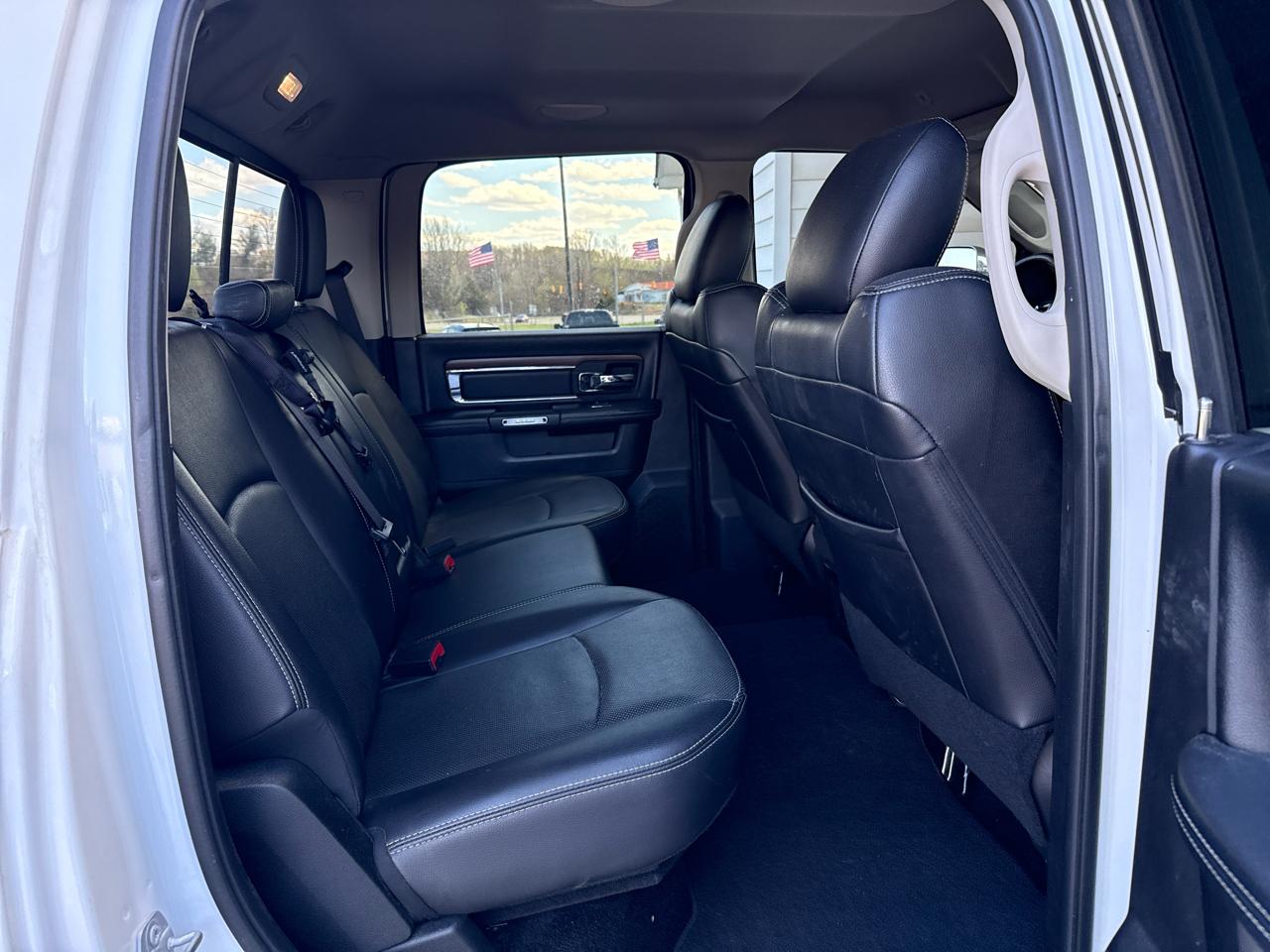 RAM 3500 Laramie 4x4 Crew Cab 6'4" Box 2017