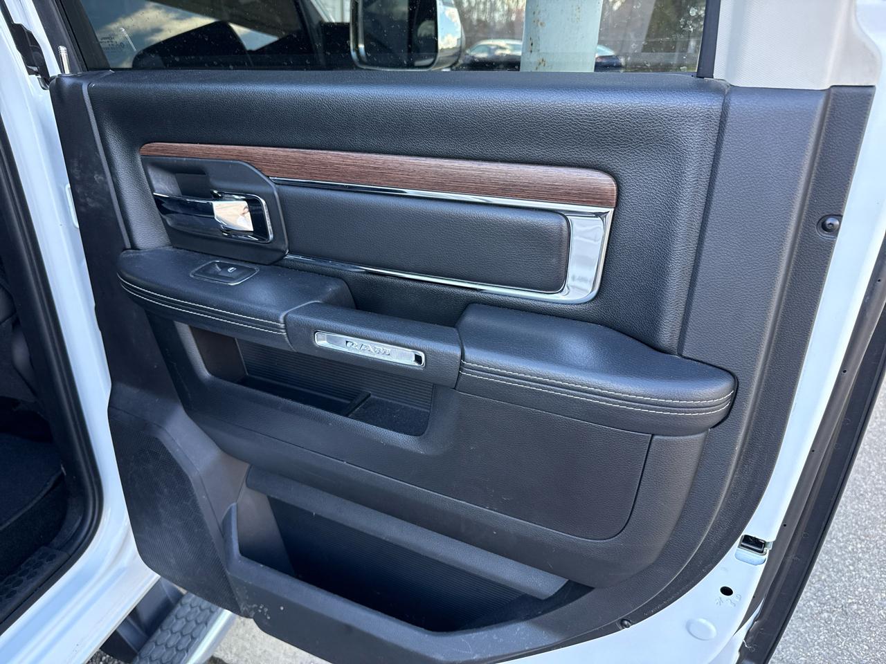 RAM 3500 Laramie 4x4 Crew Cab 6'4" Box 2017