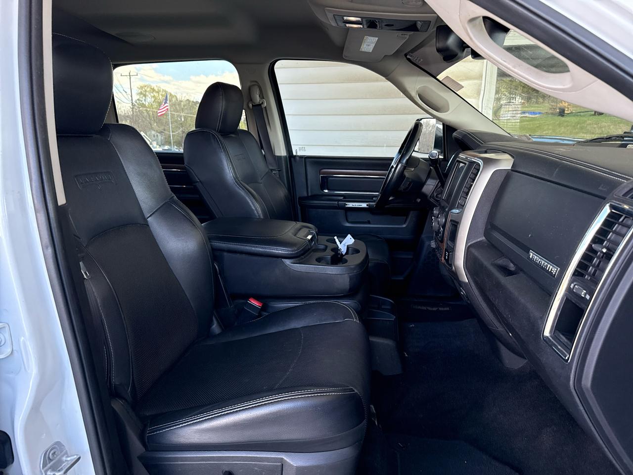 RAM 3500 Laramie 4x4 Crew Cab 6'4" Box 2017