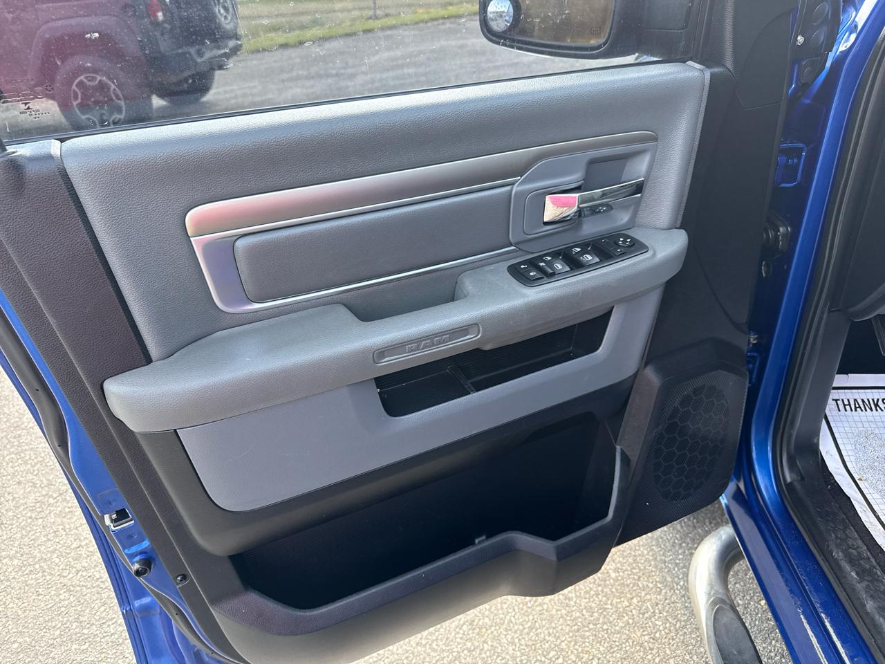 RAM 1500 Lone Star 4x4 Quad Cab 6'4" Box 2015