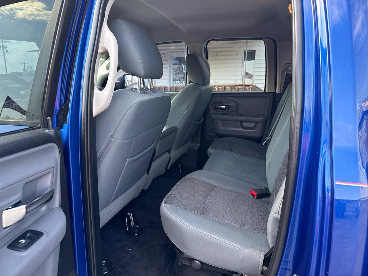 RAM 1500 Lone Star 4x4 Quad Cab 6'4" Box 2015