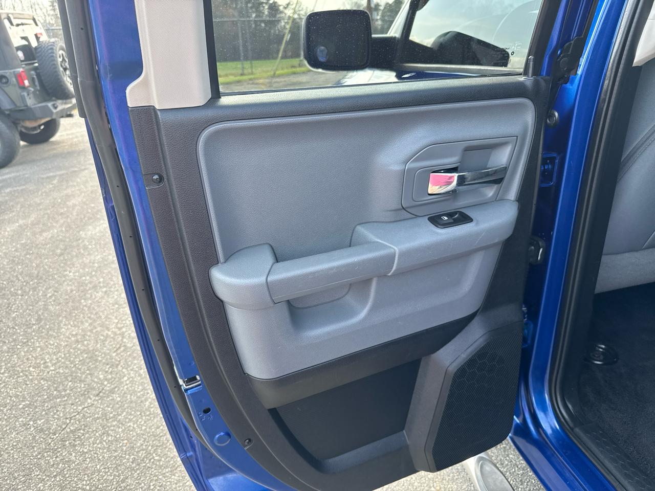 RAM 1500 Lone Star 4x4 Quad Cab 6'4" Box 2015