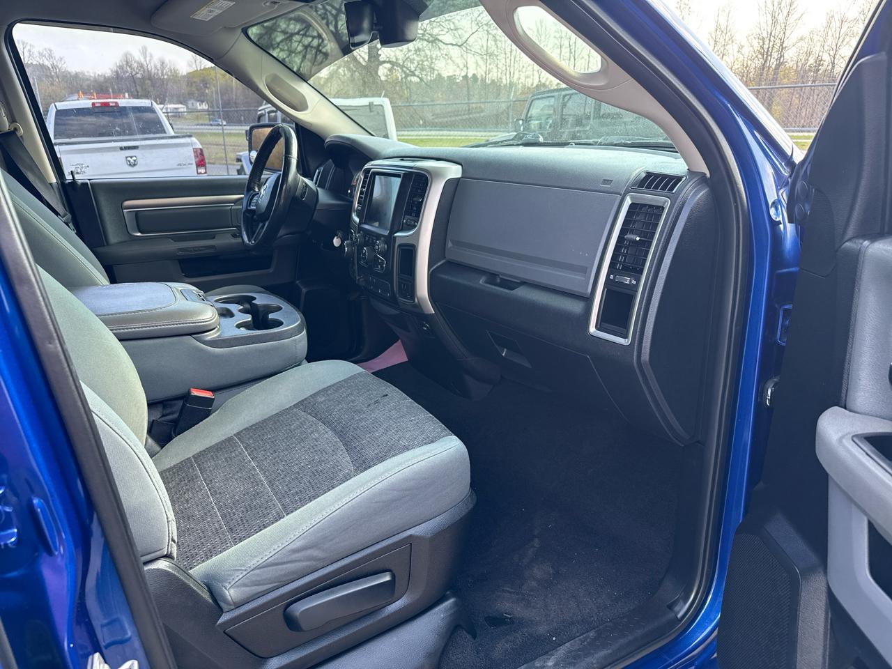 RAM 1500 Lone Star 4x4 Quad Cab 6'4" Box 2015