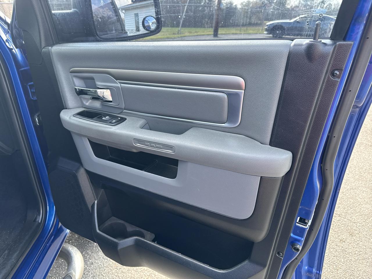 RAM 1500 Lone Star 4x4 Quad Cab 6'4" Box 2015