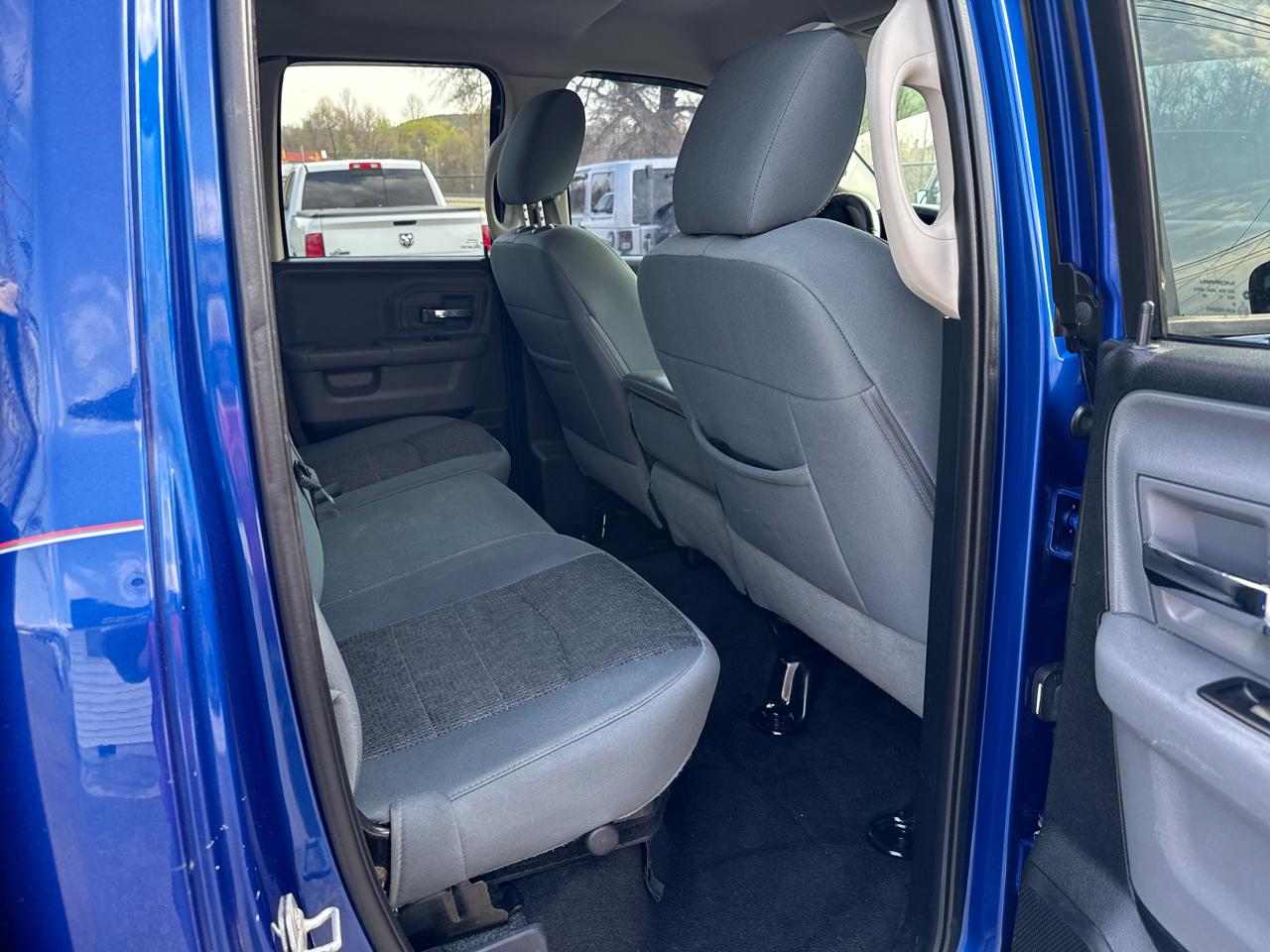 RAM 1500 Lone Star 4x4 Quad Cab 6'4" Box 2015