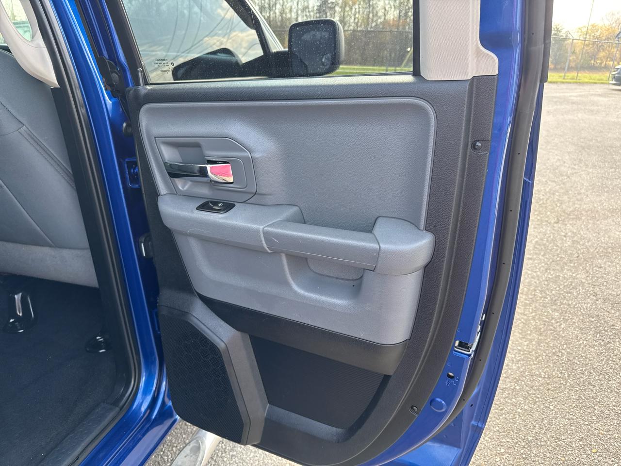 RAM 1500 Lone Star 4x4 Quad Cab 6'4" Box 2015