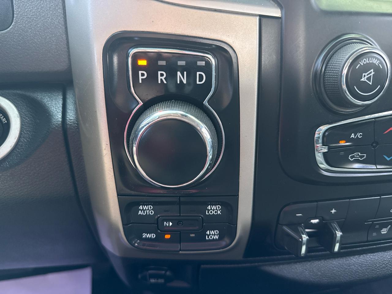 RAM 1500 Lone Star 4x4 Quad Cab 6'4" Box 2015