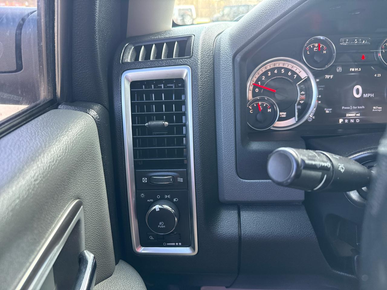 RAM 1500 Lone Star 4x4 Quad Cab 6'4" Box 2015