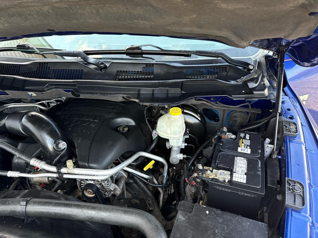 RAM 1500 Lone Star 4x4 Quad Cab 6'4" Box 2015