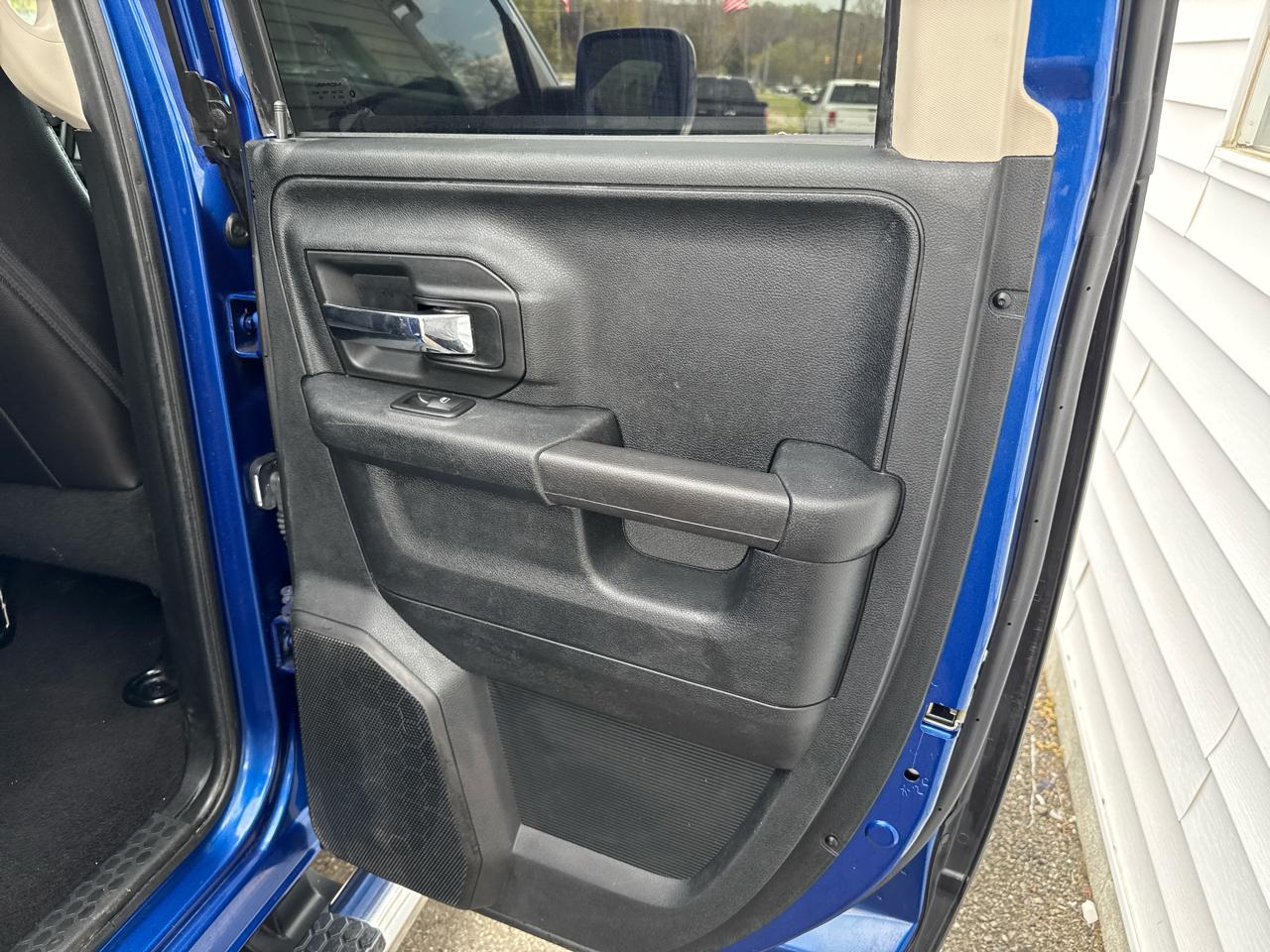 RAM 1500 Sport Quad Cab 4WD 2016