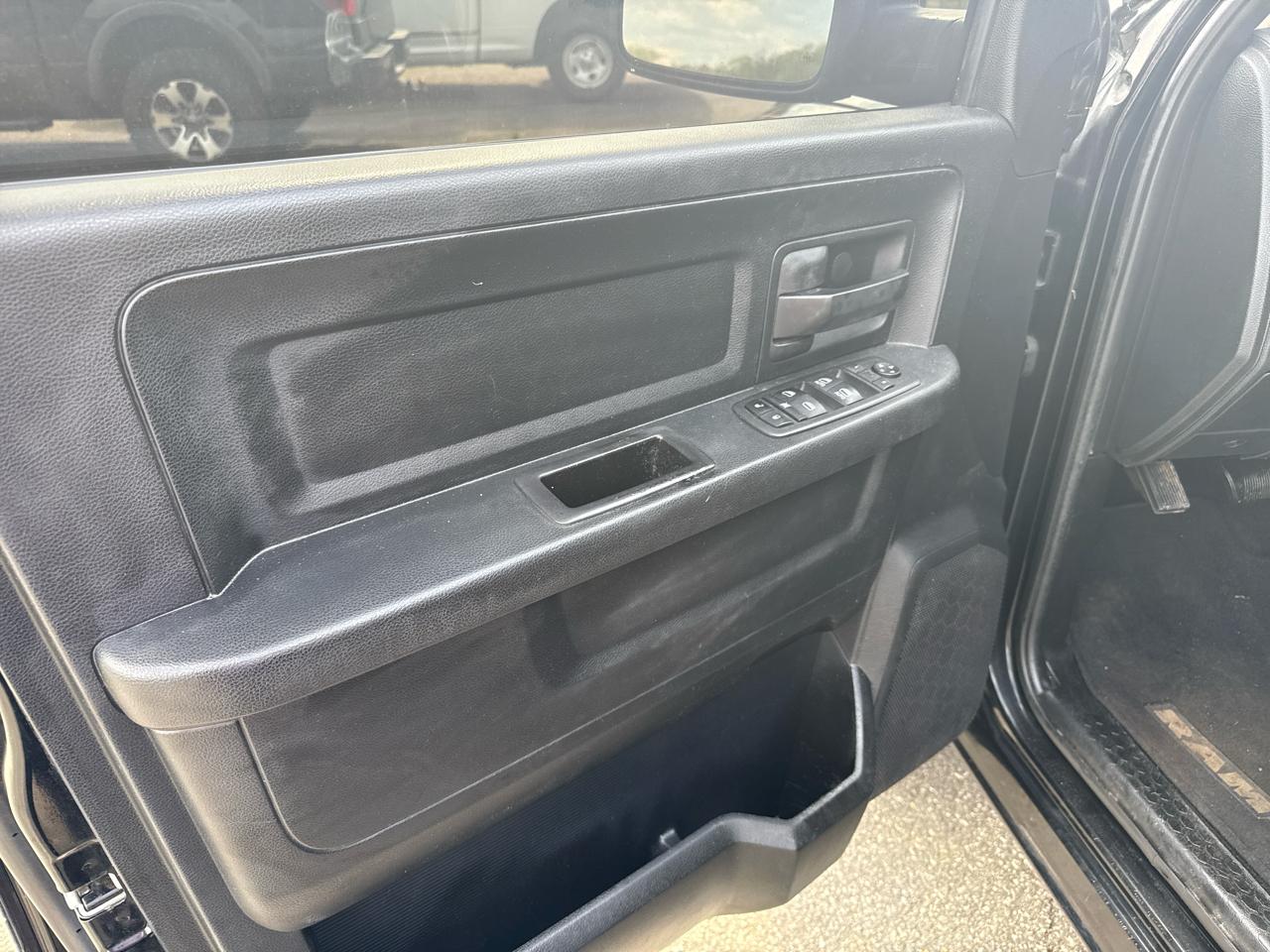 RAM 1500 Tradesman Crew Cab SWB 4WD 2014