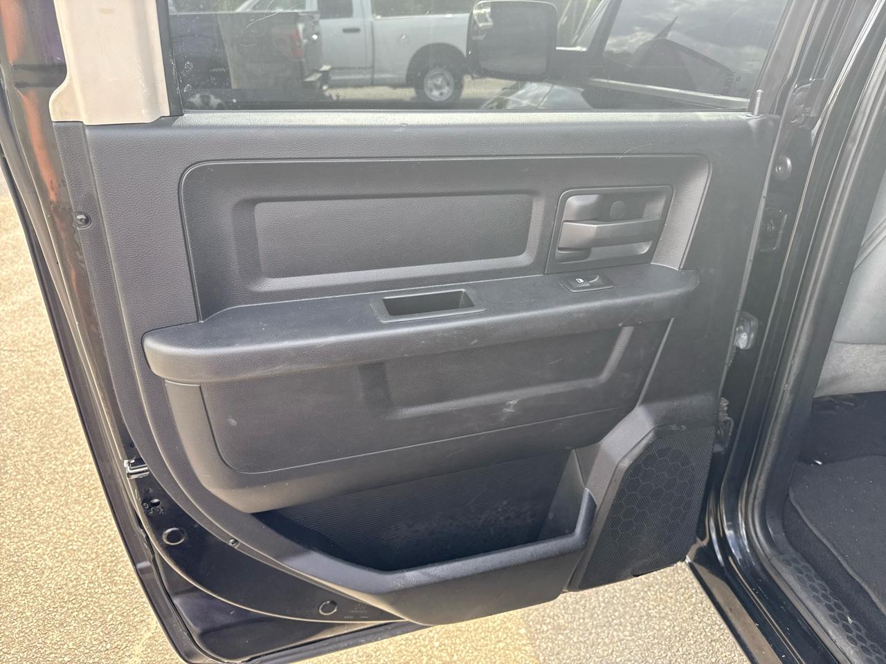 RAM 1500 Tradesman Crew Cab SWB 4WD 2014