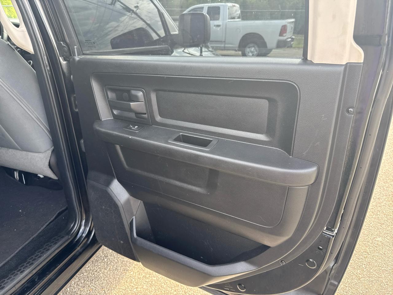 RAM 1500 Tradesman Crew Cab SWB 4WD 2014